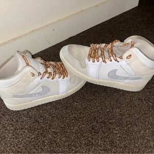 Jordan 1 craft White and Beige midTop Sneakers with supreme laces